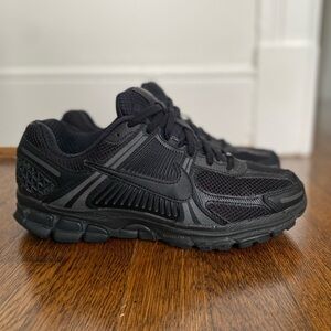 Nike Men's Black Athletic Shoes